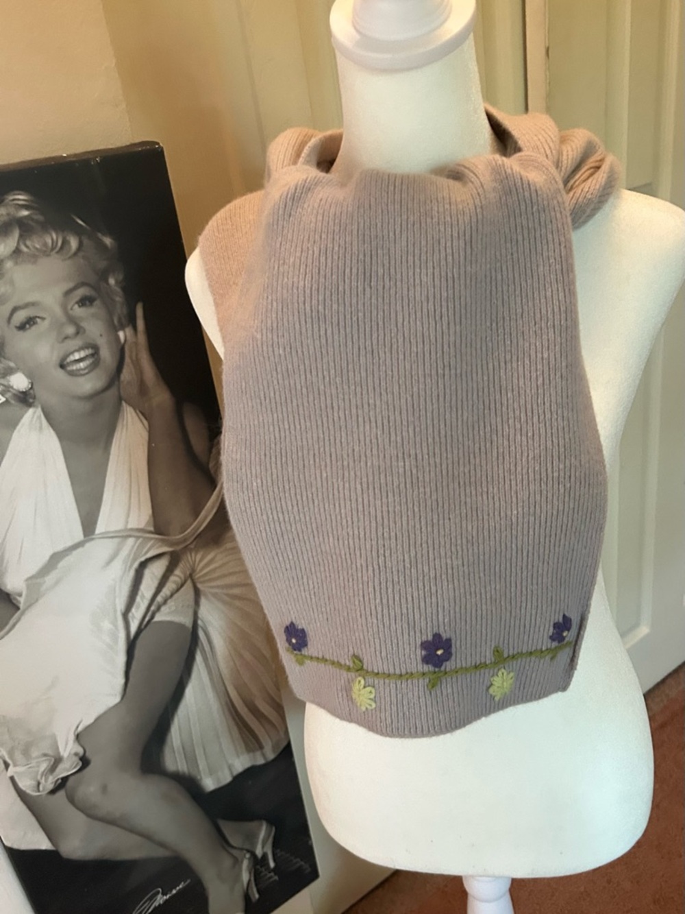 PORTILANO  lambswool embroidered light, lavender scarf.